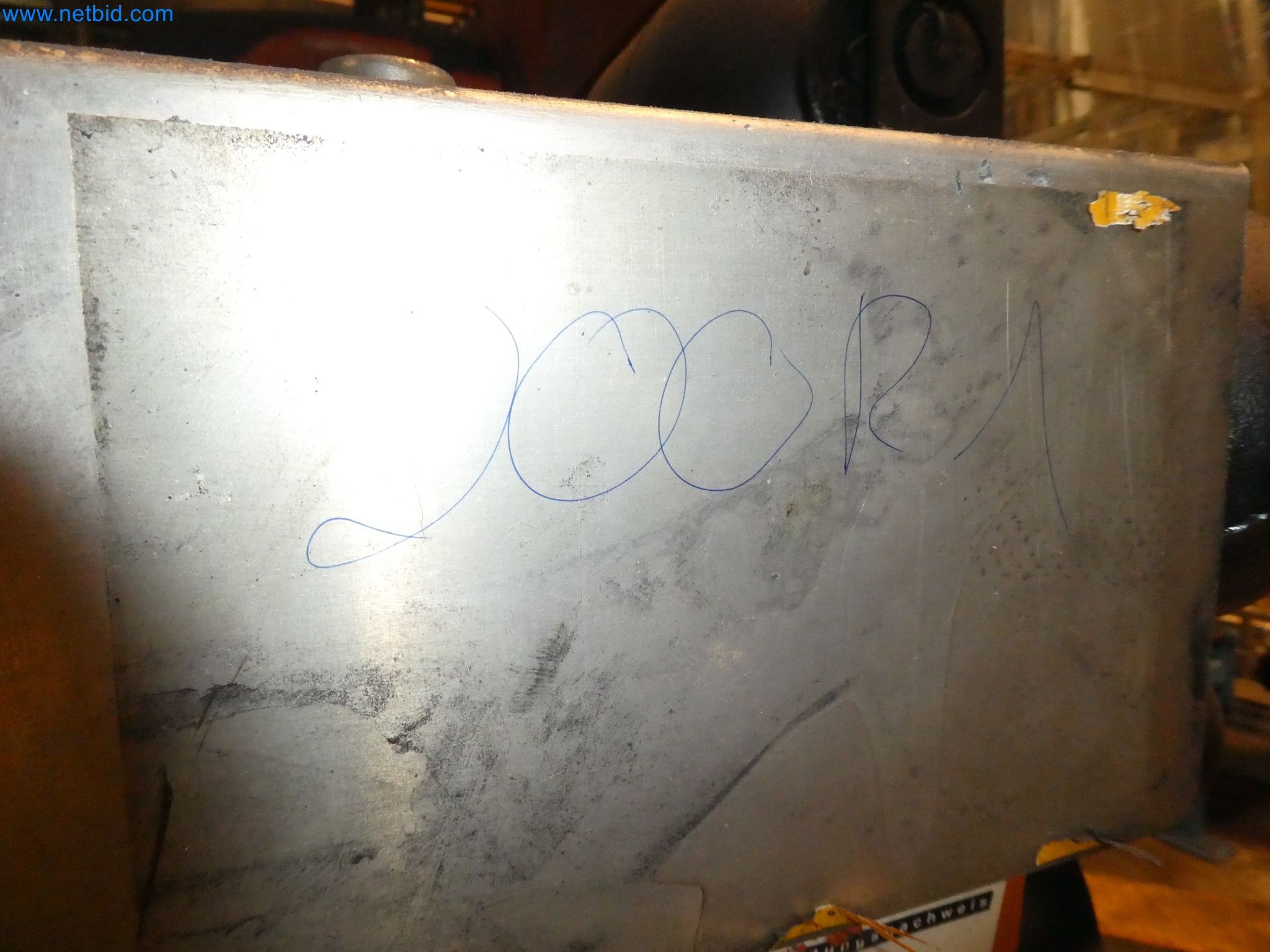 Robots, welding equipment and assembly accessories from the automotive industry-70