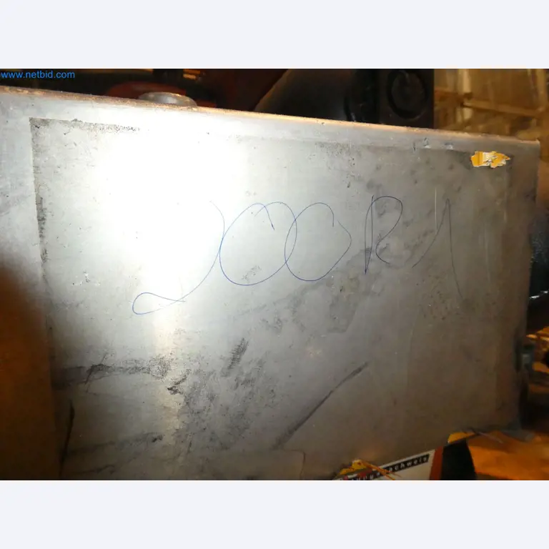 Robots, welding equipment and assembly accessories from the automotive industry-70