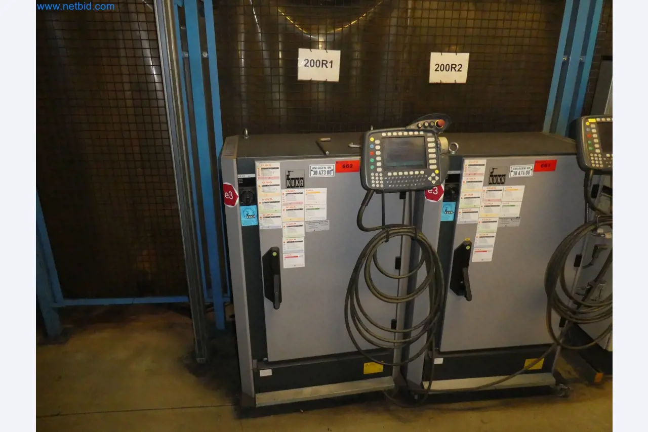 Robots, welding equipment and assembly accessories from the automotive industry-74