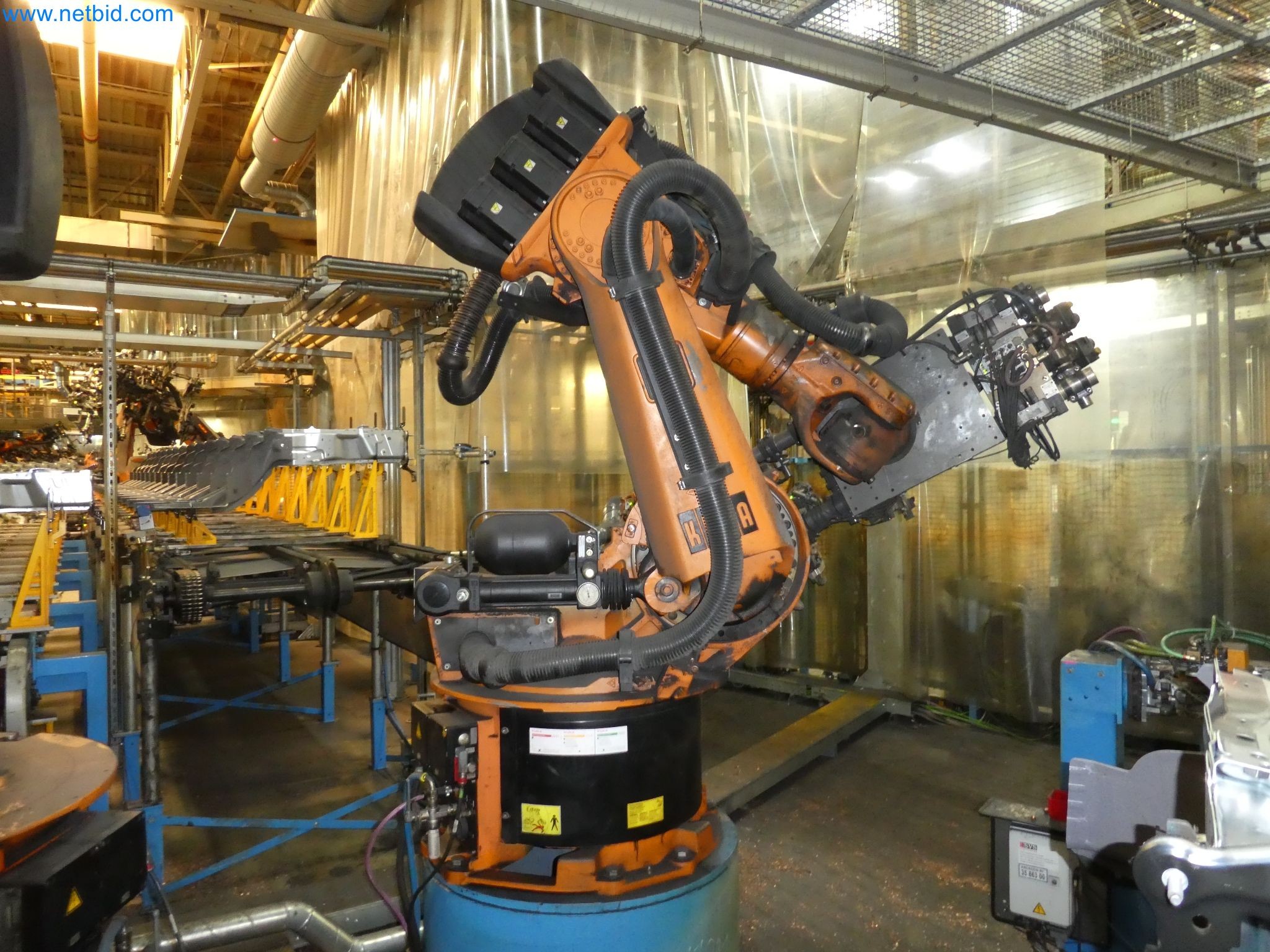 Robots, welding equipment and assembly accessories from the automotive industry-77