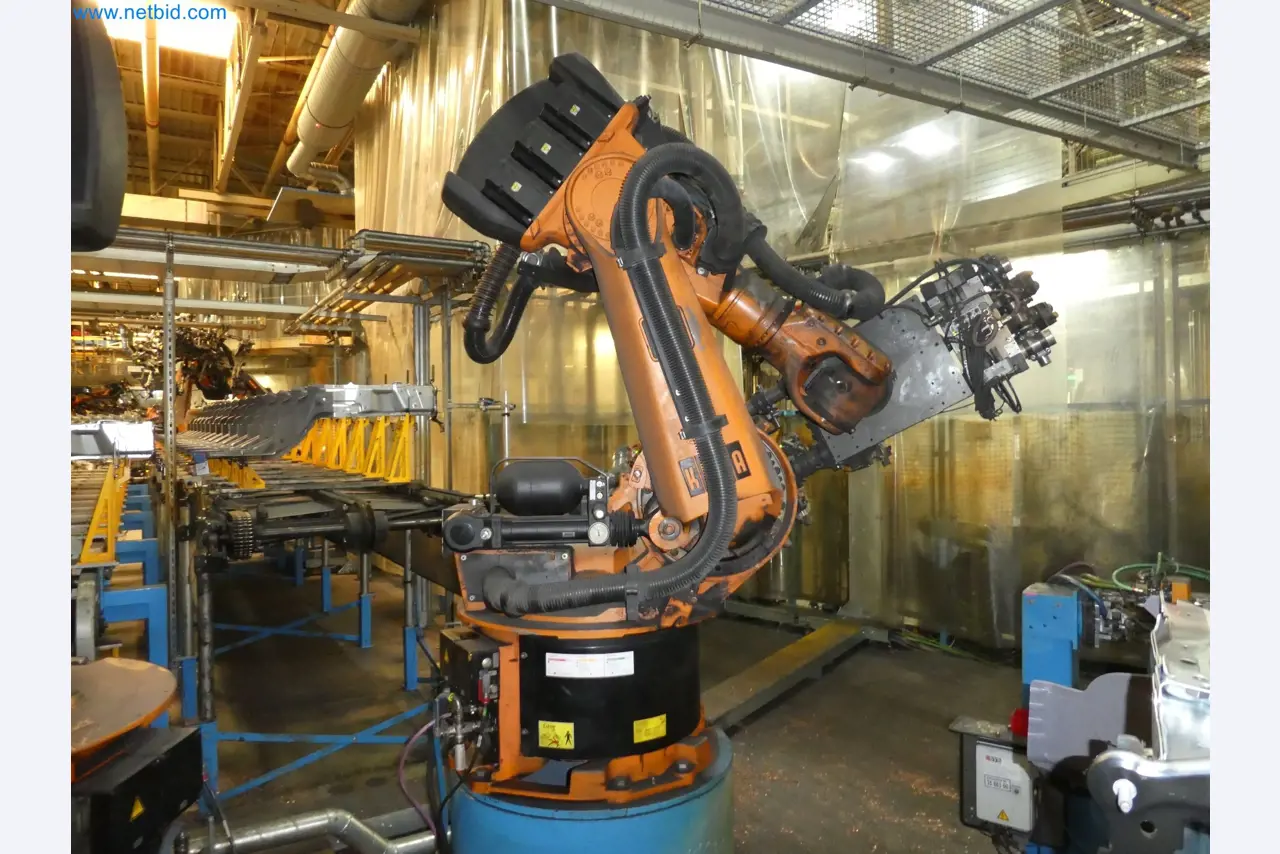 Robots, welding equipment and assembly accessories from the automotive industry-77