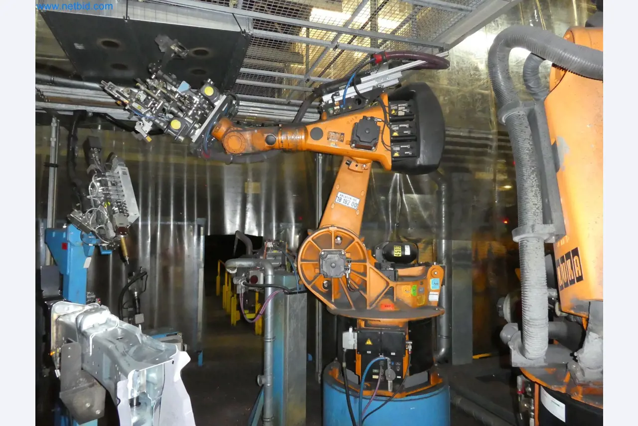 Robots, welding equipment and assembly accessories from the automotive industry-78