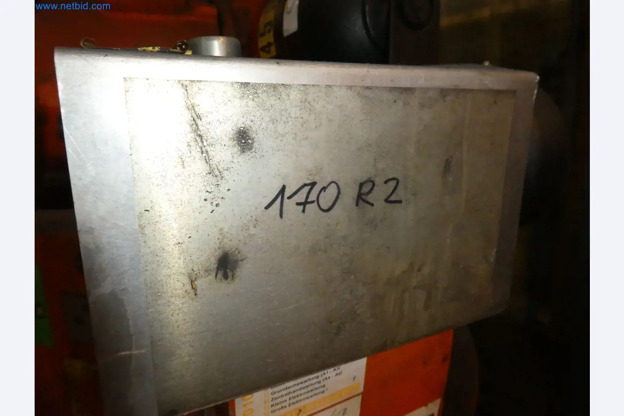 Robots, welding equipment and assembly accessories from the automotive industry-82