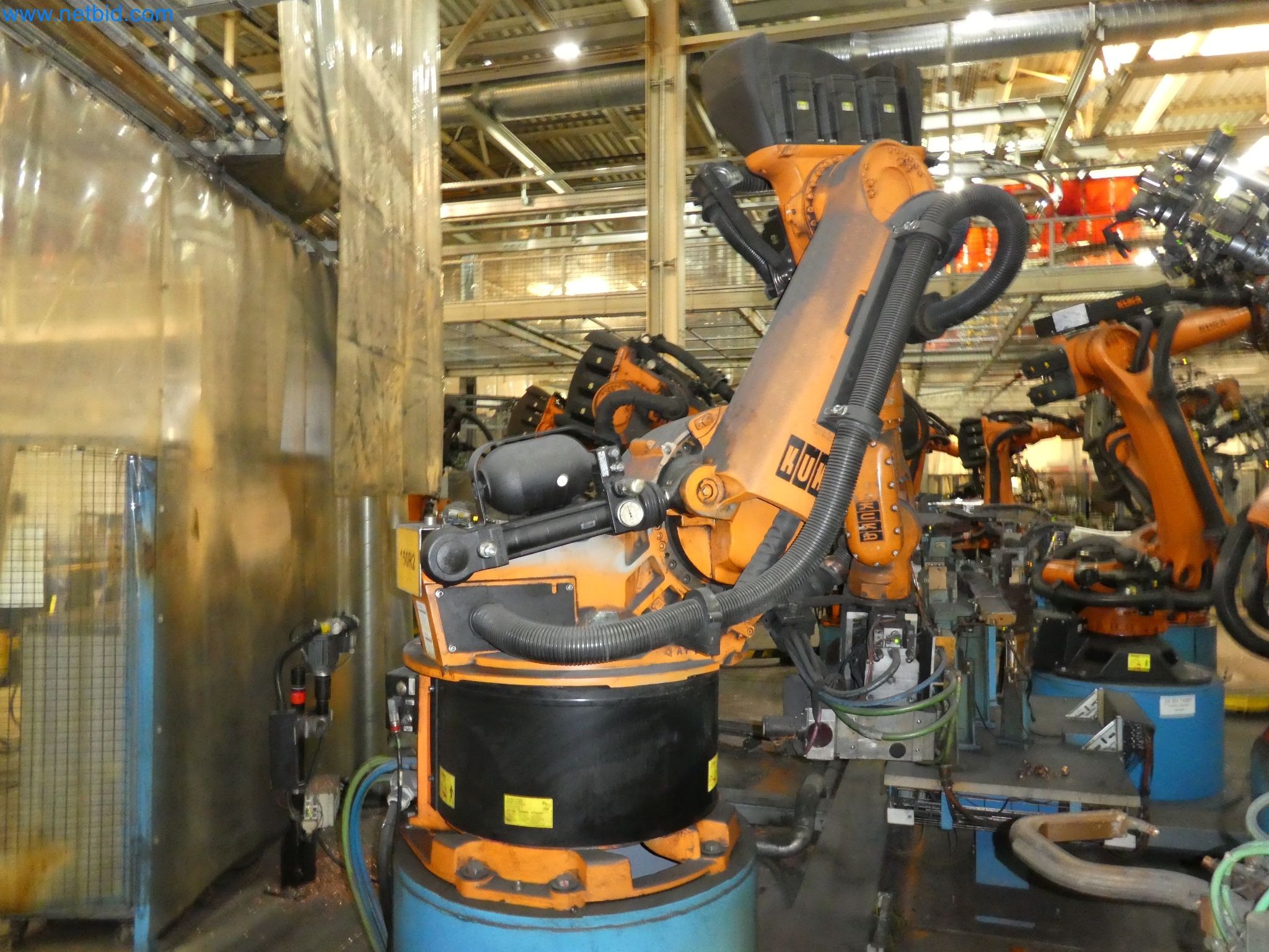 Robots, welding equipment and assembly accessories from the automotive industry-84