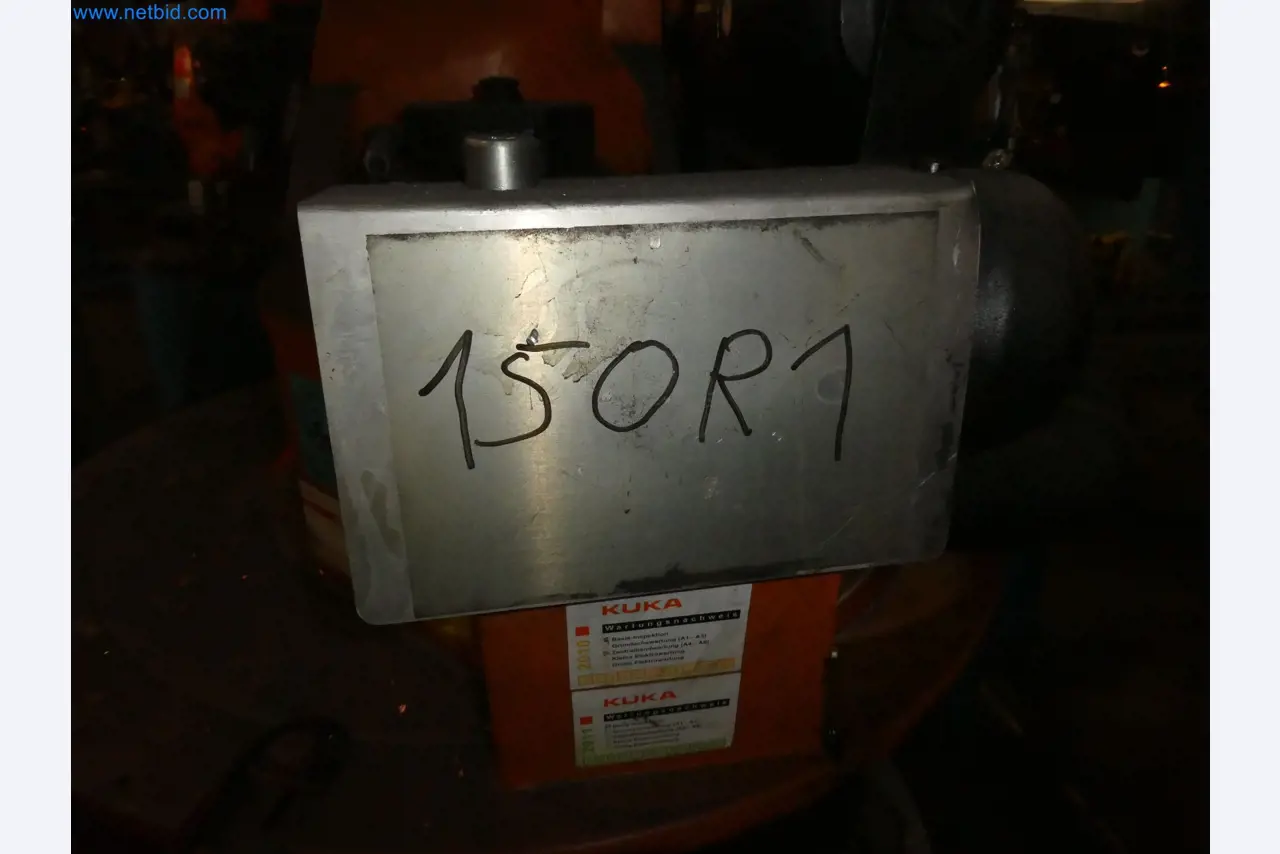 Robots, welding equipment and assembly accessories from the automotive industry-98