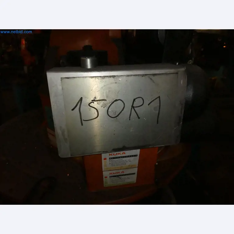 Robots, welding equipment and assembly accessories from the automotive industry-98