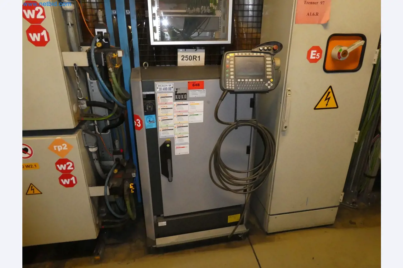 Robots, welding equipment and assembly accessories from the automotive industry-9