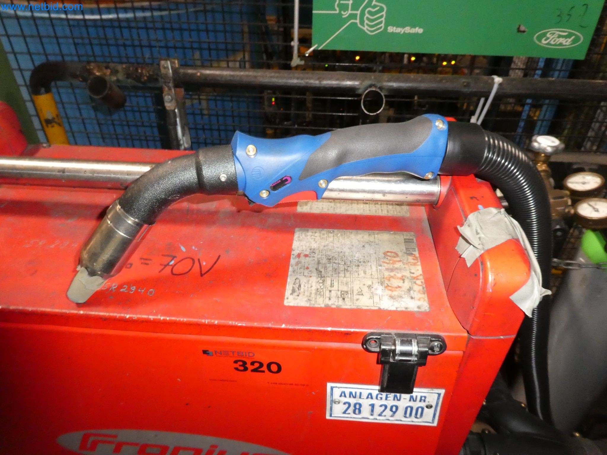 Roboti, varilna oprema in pripomočki za montažo iz avtomobilske industrije-2