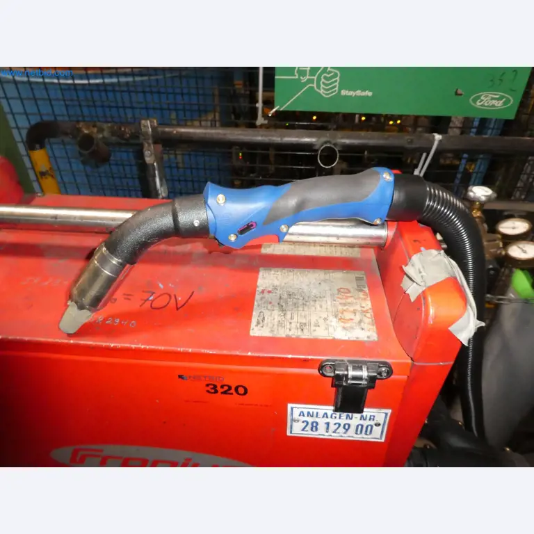 Roboti, varilna oprema in pripomočki za montažo iz avtomobilske industrije-2