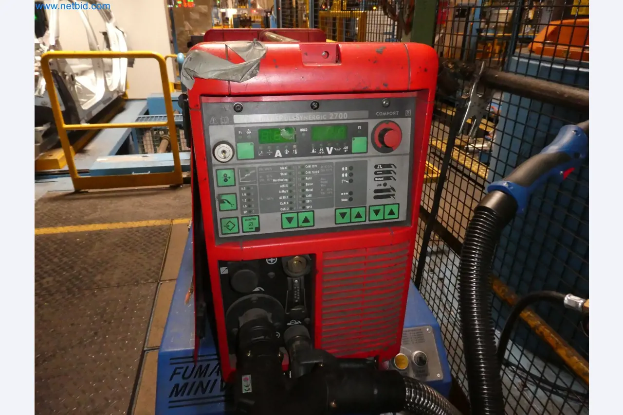 Roboti, varilna oprema in pripomočki za montažo iz avtomobilske industrije-3