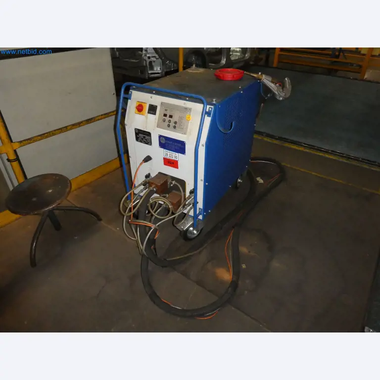 Roboti, varilna oprema in pripomočki za montažo iz avtomobilske industrije-1