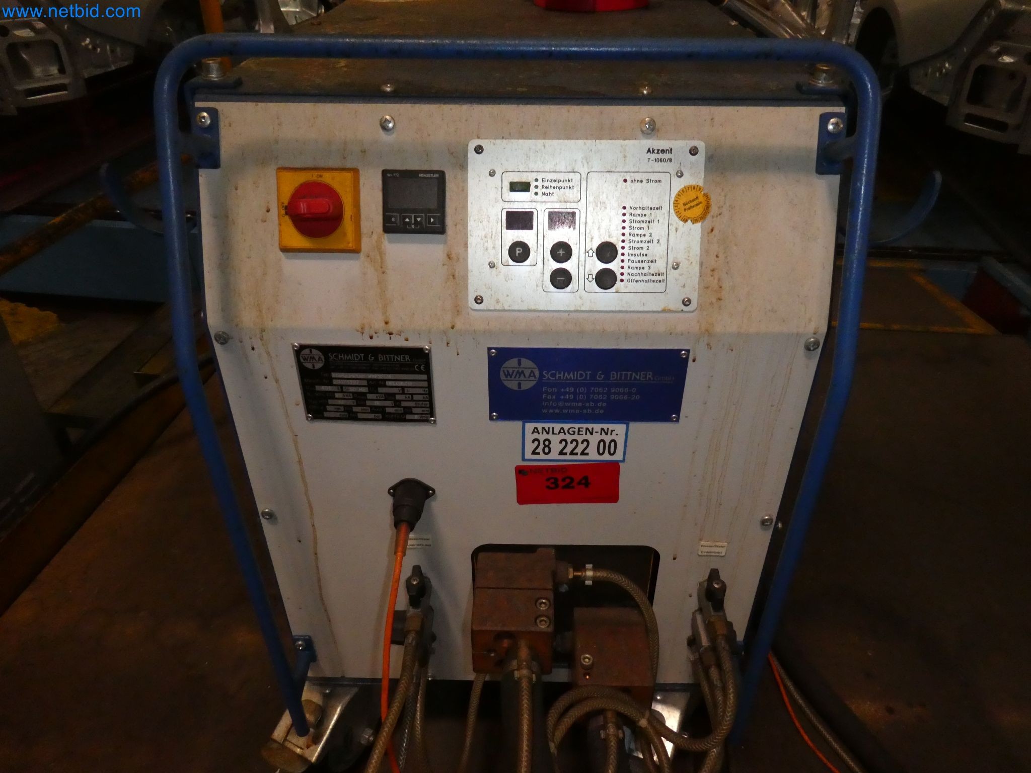 Roboti, varilna oprema in pripomočki za montažo iz avtomobilske industrije-2