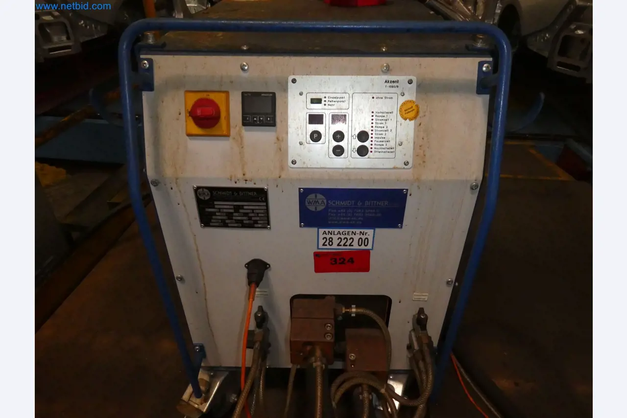 Roboti, varilna oprema in pripomočki za montažo iz avtomobilske industrije-2