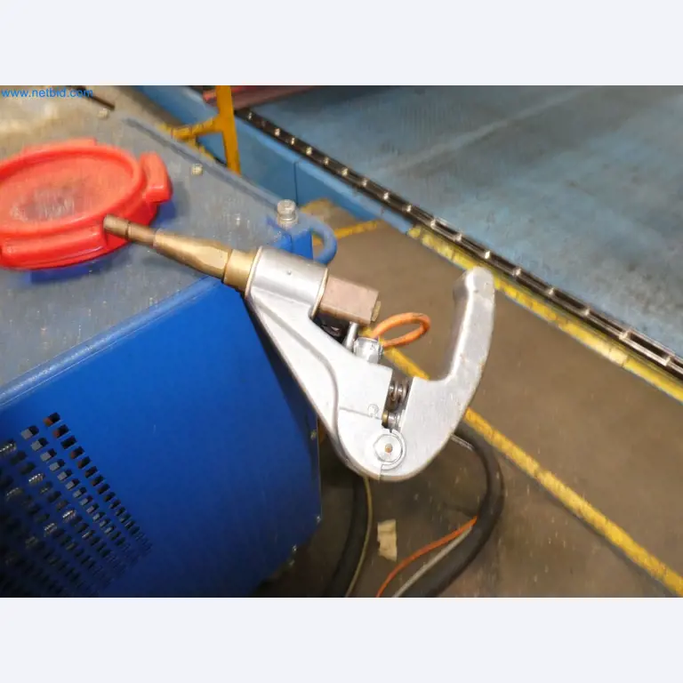 Roboti, varilna oprema in pripomočki za montažo iz avtomobilske industrije-4