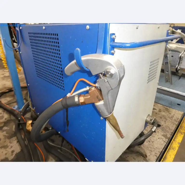 Roboti, varilna oprema in pripomočki za montažo iz avtomobilske industrije-1