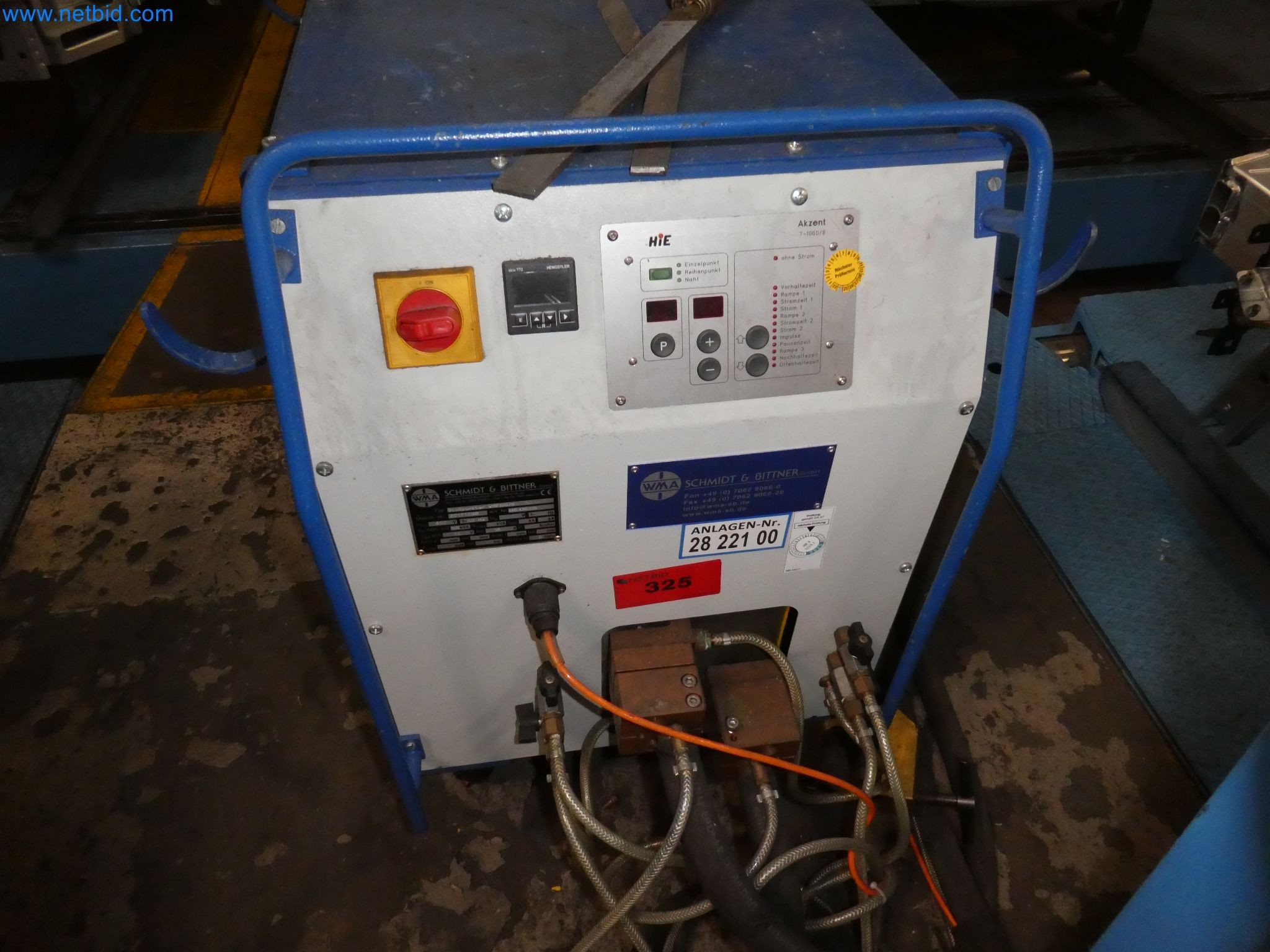 Roboti, varilna oprema in pripomočki za montažo iz avtomobilske industrije-2