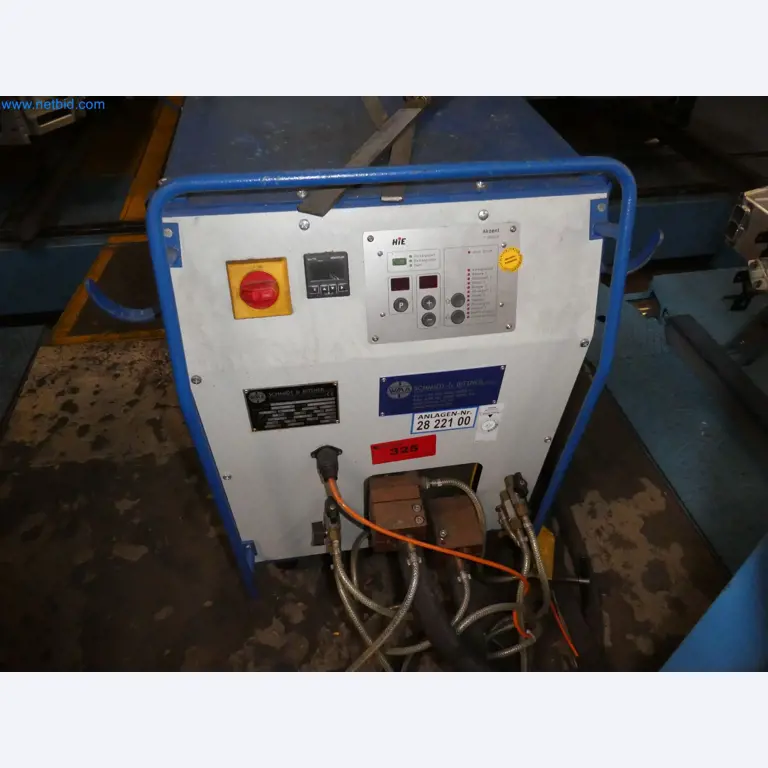 Roboti, varilna oprema in pripomočki za montažo iz avtomobilske industrije-2