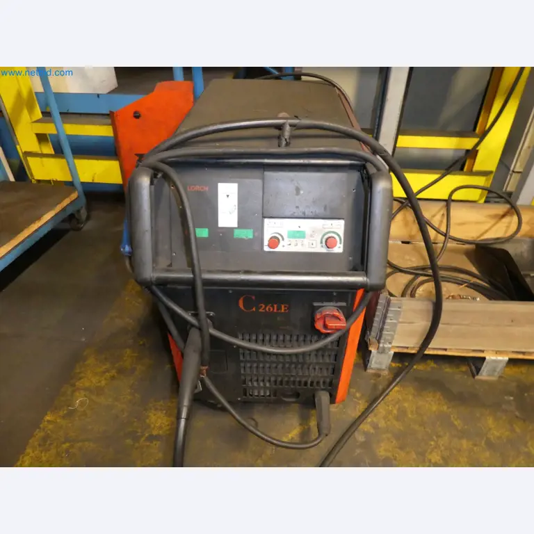 Roboti, varilna oprema in pripomočki za montažo iz avtomobilske industrije-1