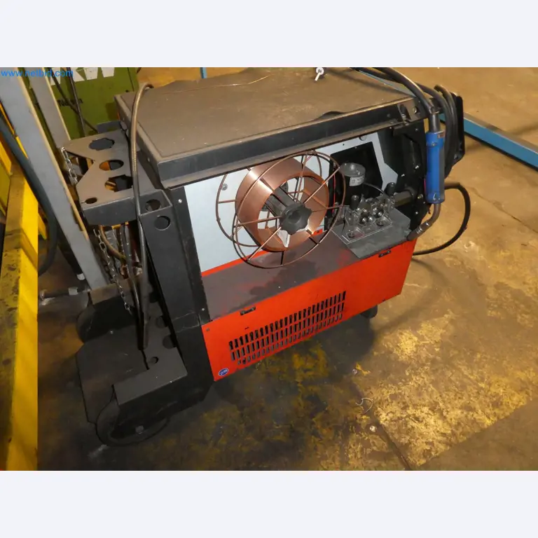 Roboti, varilna oprema in pripomočki za montažo iz avtomobilske industrije-2