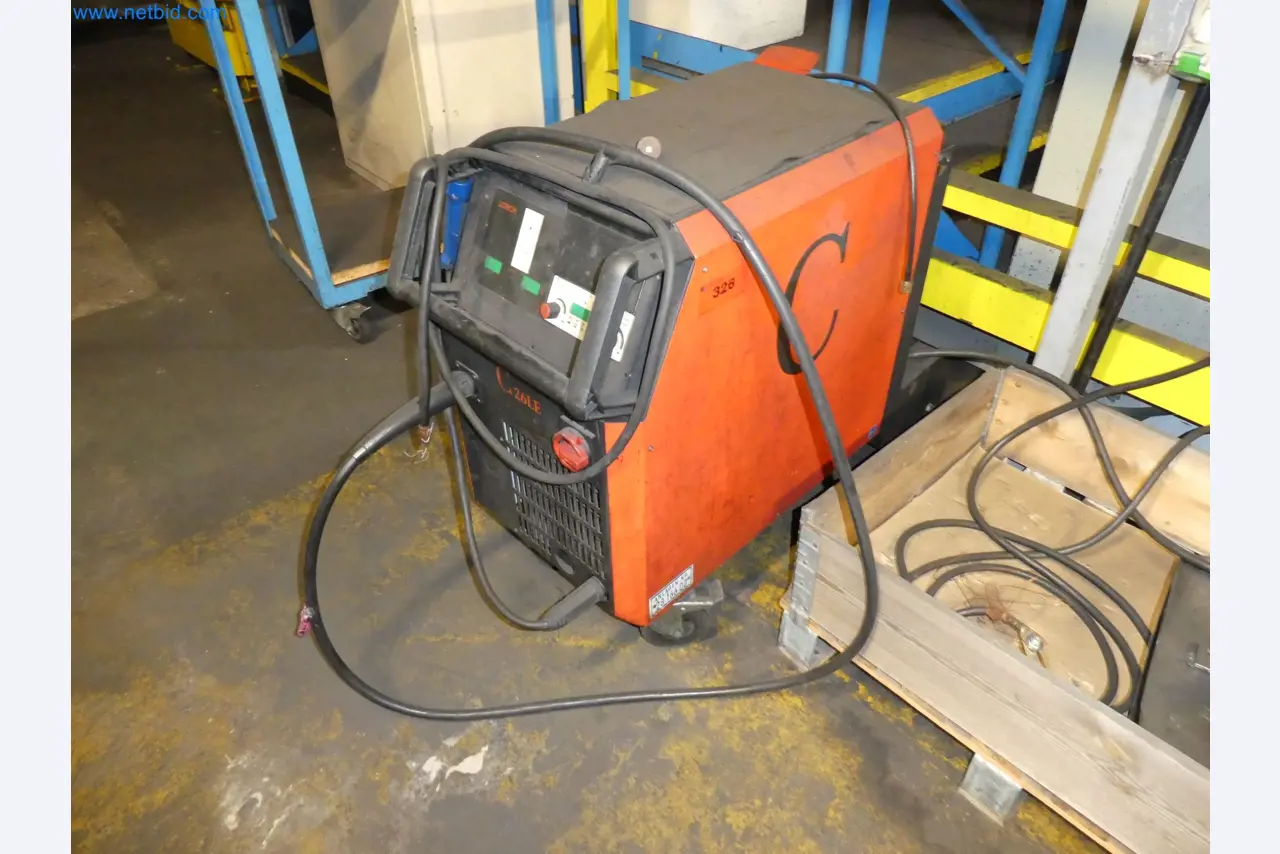 Roboti, varilna oprema in pripomočki za montažo iz avtomobilske industrije-4