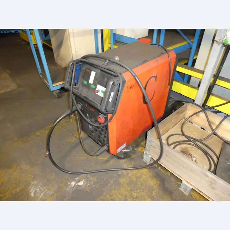 Roboti, varilna oprema in pripomočki za montažo iz avtomobilske industrije-4