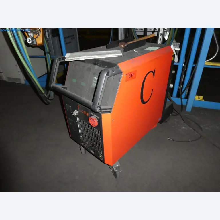 Roboti, varilna oprema in pripomočki za montažo iz avtomobilske industrije-1