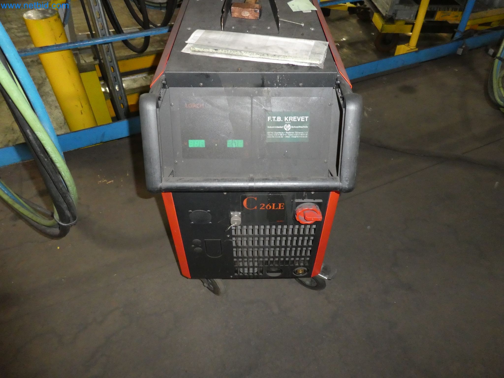 Roboti, varilna oprema in pripomočki za montažo iz avtomobilske industrije-2