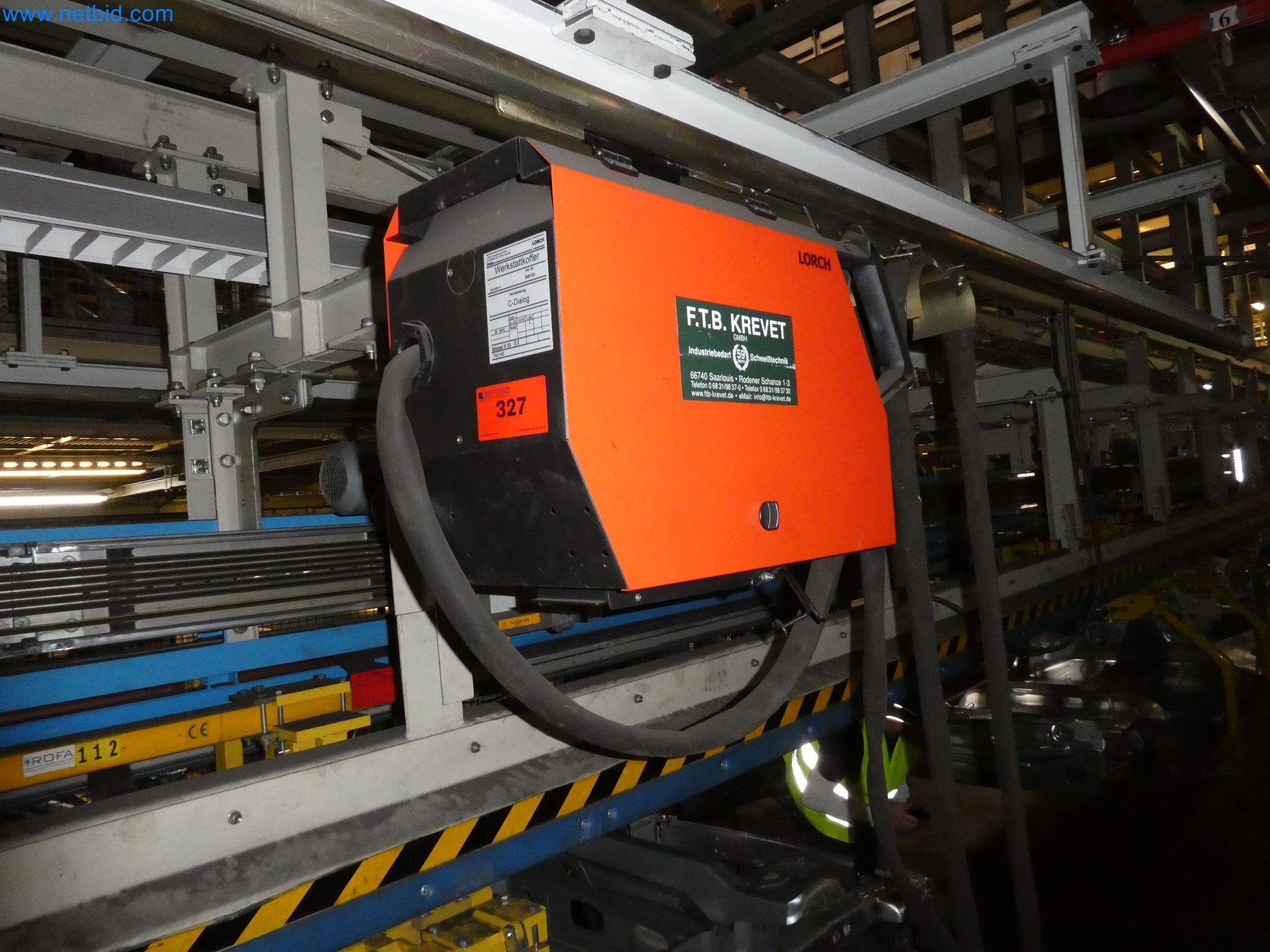 Roboti, varilna oprema in pripomočki za montažo iz avtomobilske industrije-4