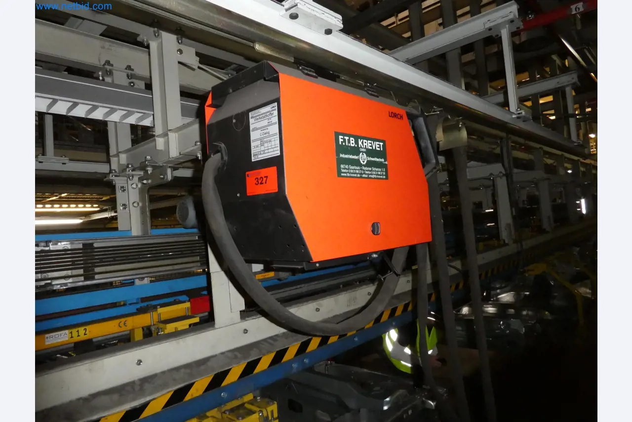 Roboti, varilna oprema in pripomočki za montažo iz avtomobilske industrije-4