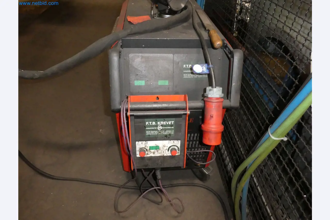 Roboti, varilna oprema in pripomočki za montažo iz avtomobilske industrije-2