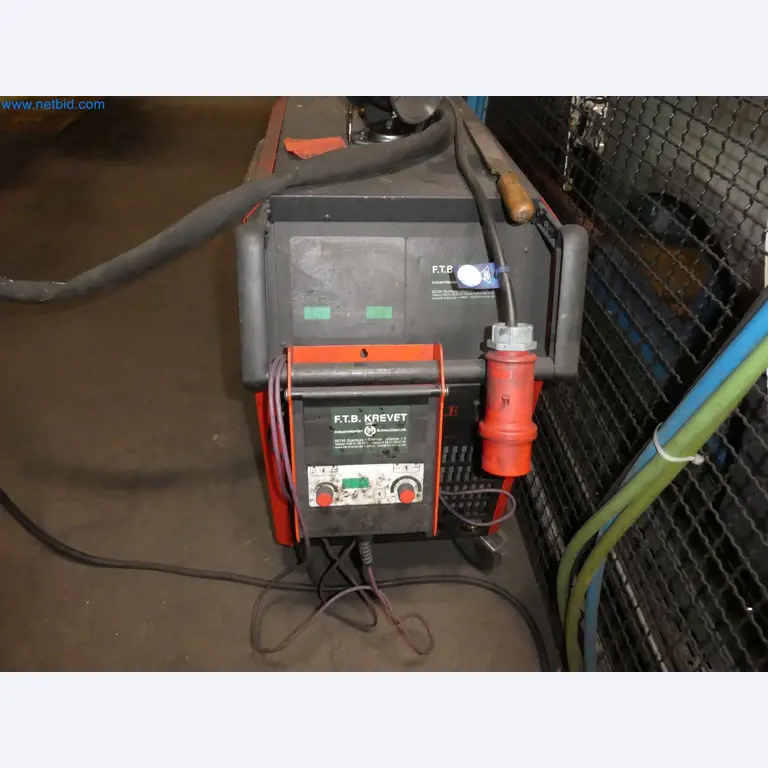 Roboti, varilna oprema in pripomočki za montažo iz avtomobilske industrije-2