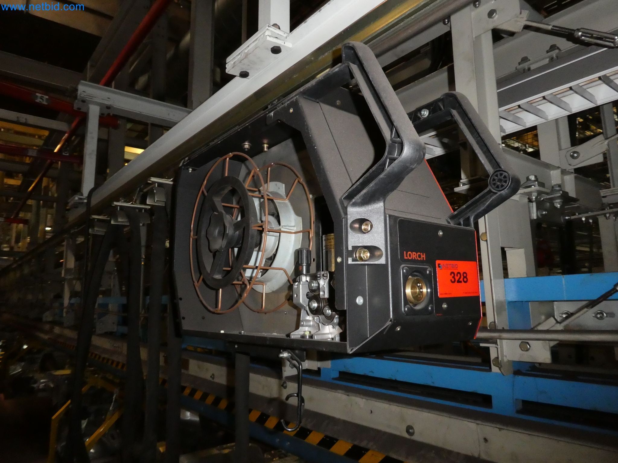 Roboti, varilna oprema in pripomočki za montažo iz avtomobilske industrije-3