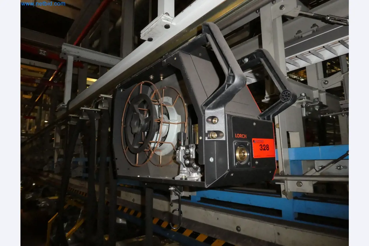 Roboti, varilna oprema in pripomočki za montažo iz avtomobilske industrije-3