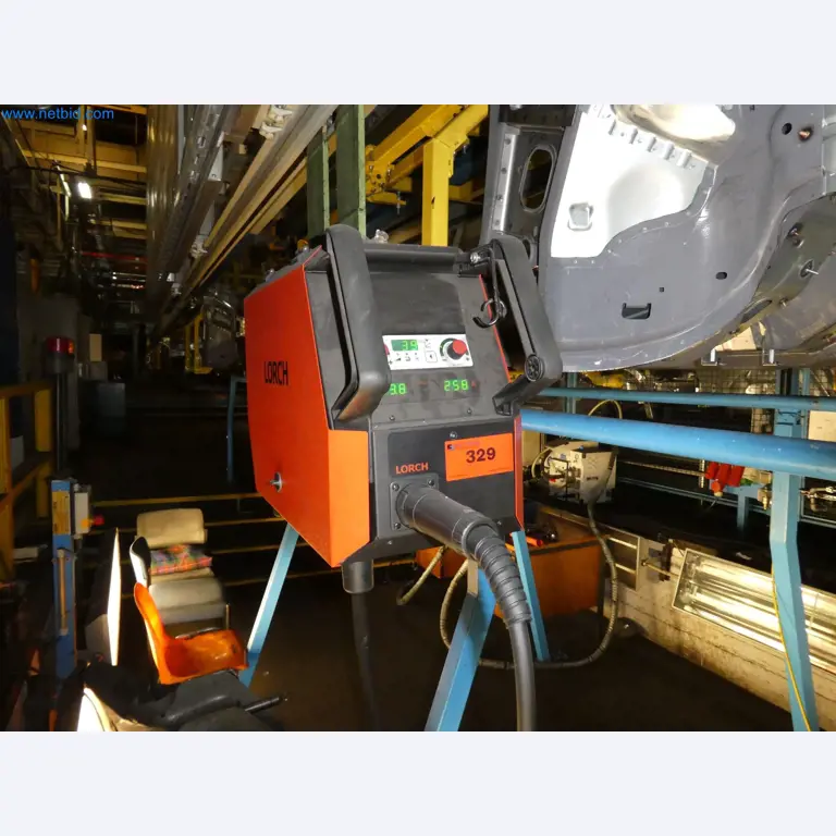 Roboti, varilna oprema in pripomočki za montažo iz avtomobilske industrije-4