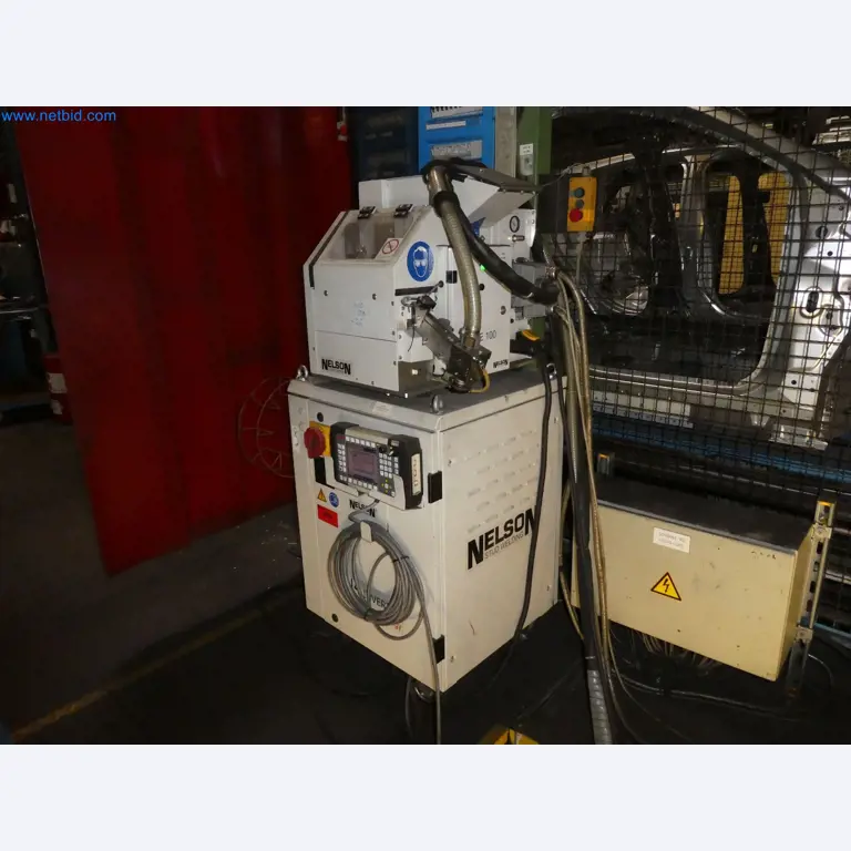 Roboti, varilna oprema in pripomočki za montažo iz avtomobilske industrije-1