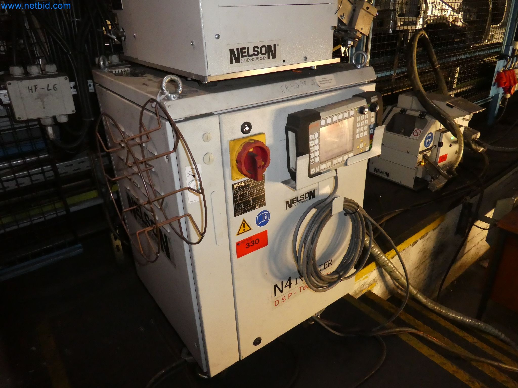 Roboti, varilna oprema in pripomočki za montažo iz avtomobilske industrije-2