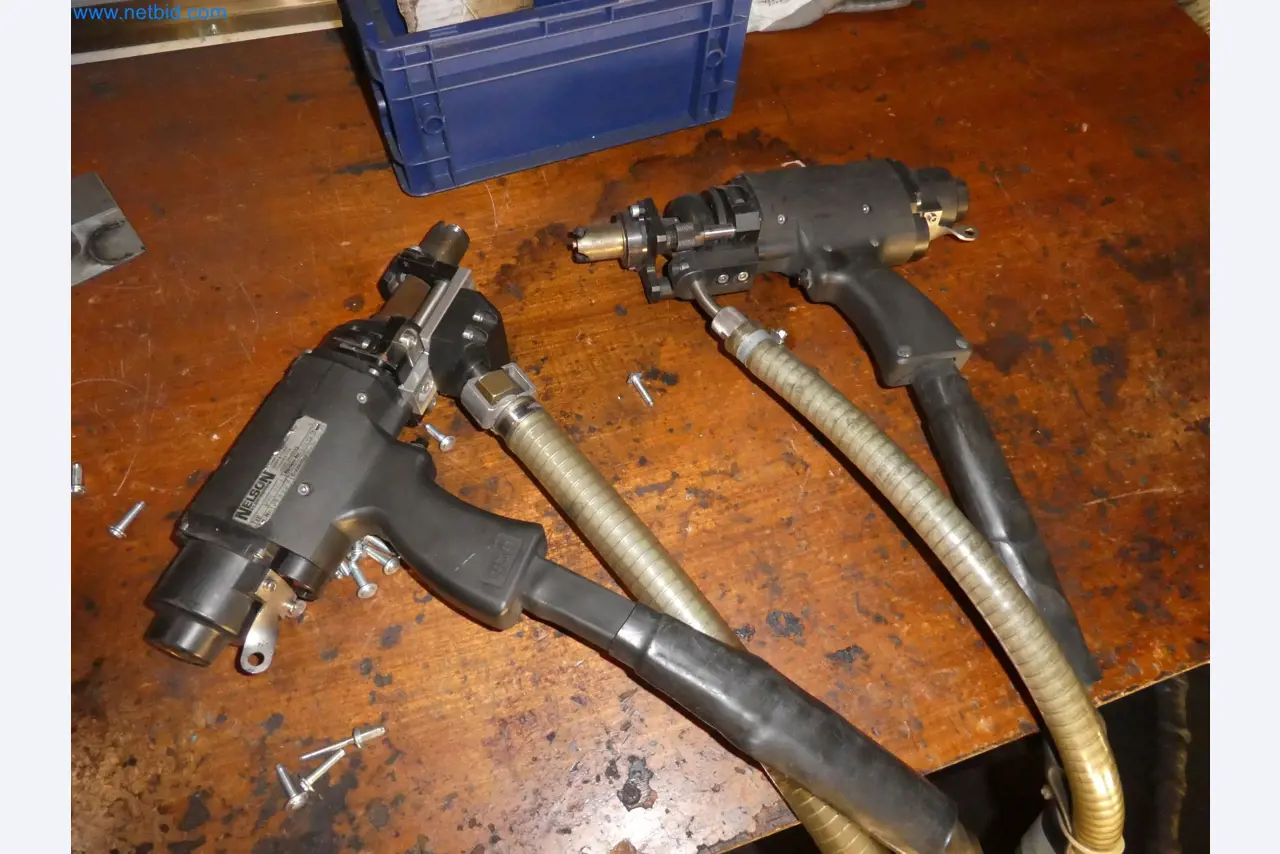 Roboti, varilna oprema in pripomočki za montažo iz avtomobilske industrije-5