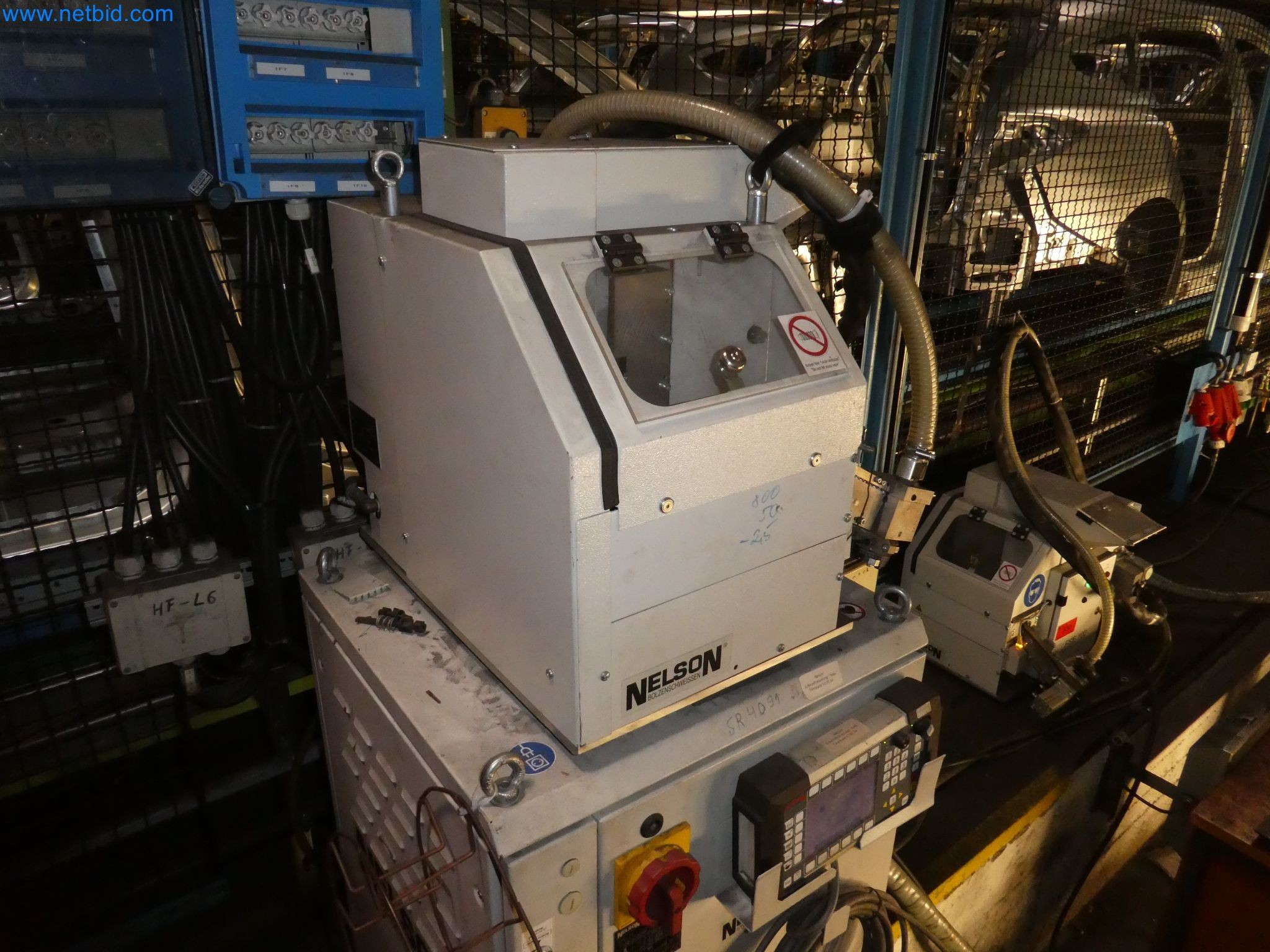 Roboti, varilna oprema in pripomočki za montažo iz avtomobilske industrije-6