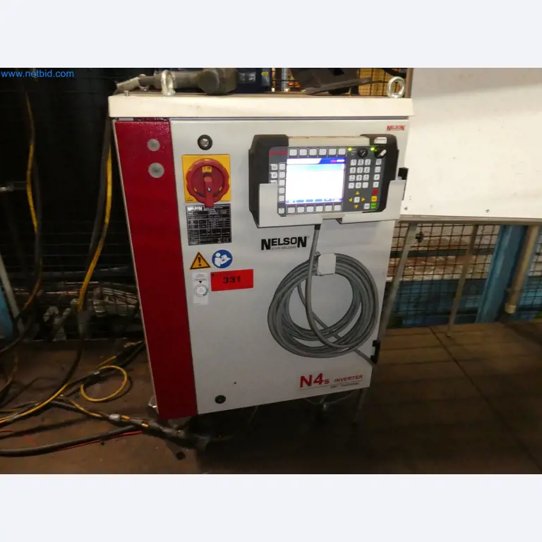 Roboti, varilna oprema in pripomočki za montažo iz avtomobilske industrije-1