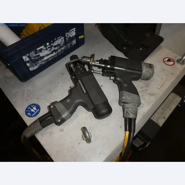 Roboti, varilna oprema in pripomočki za montažo iz avtomobilske industrije-3