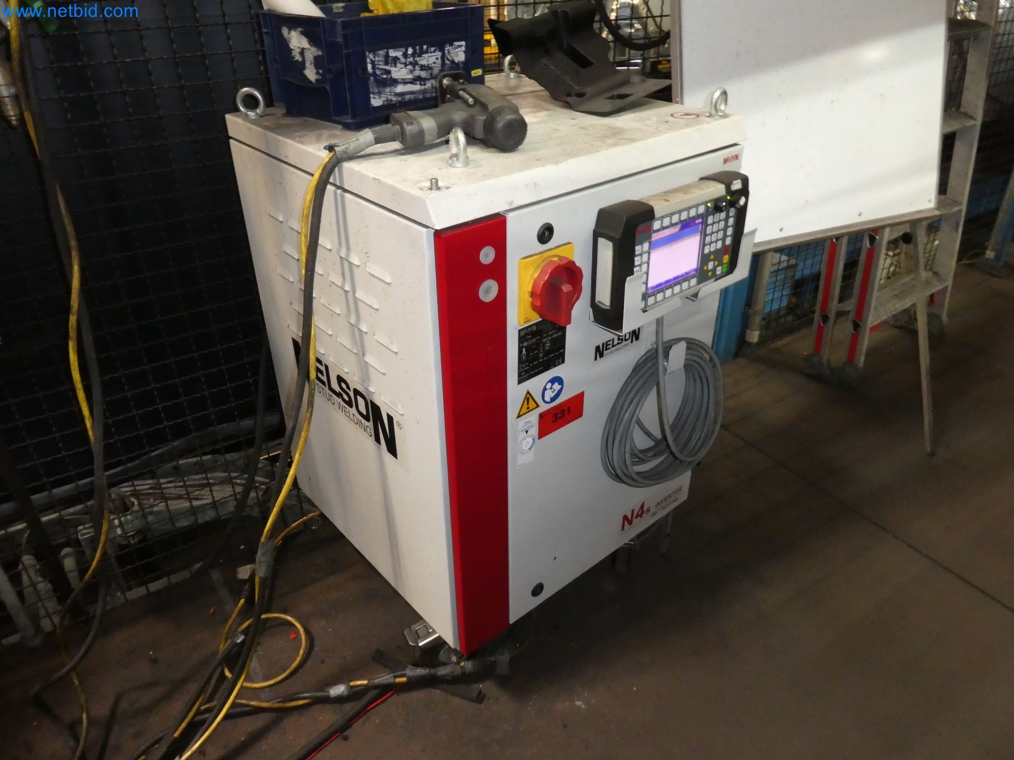 Roboti, varilna oprema in pripomočki za montažo iz avtomobilske industrije-4