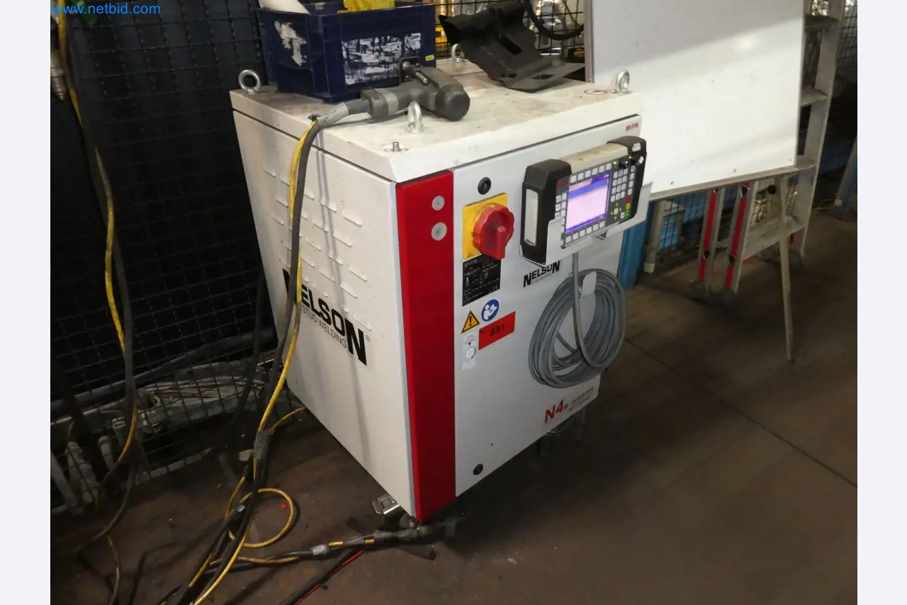 Roboti, varilna oprema in pripomočki za montažo iz avtomobilske industrije-4