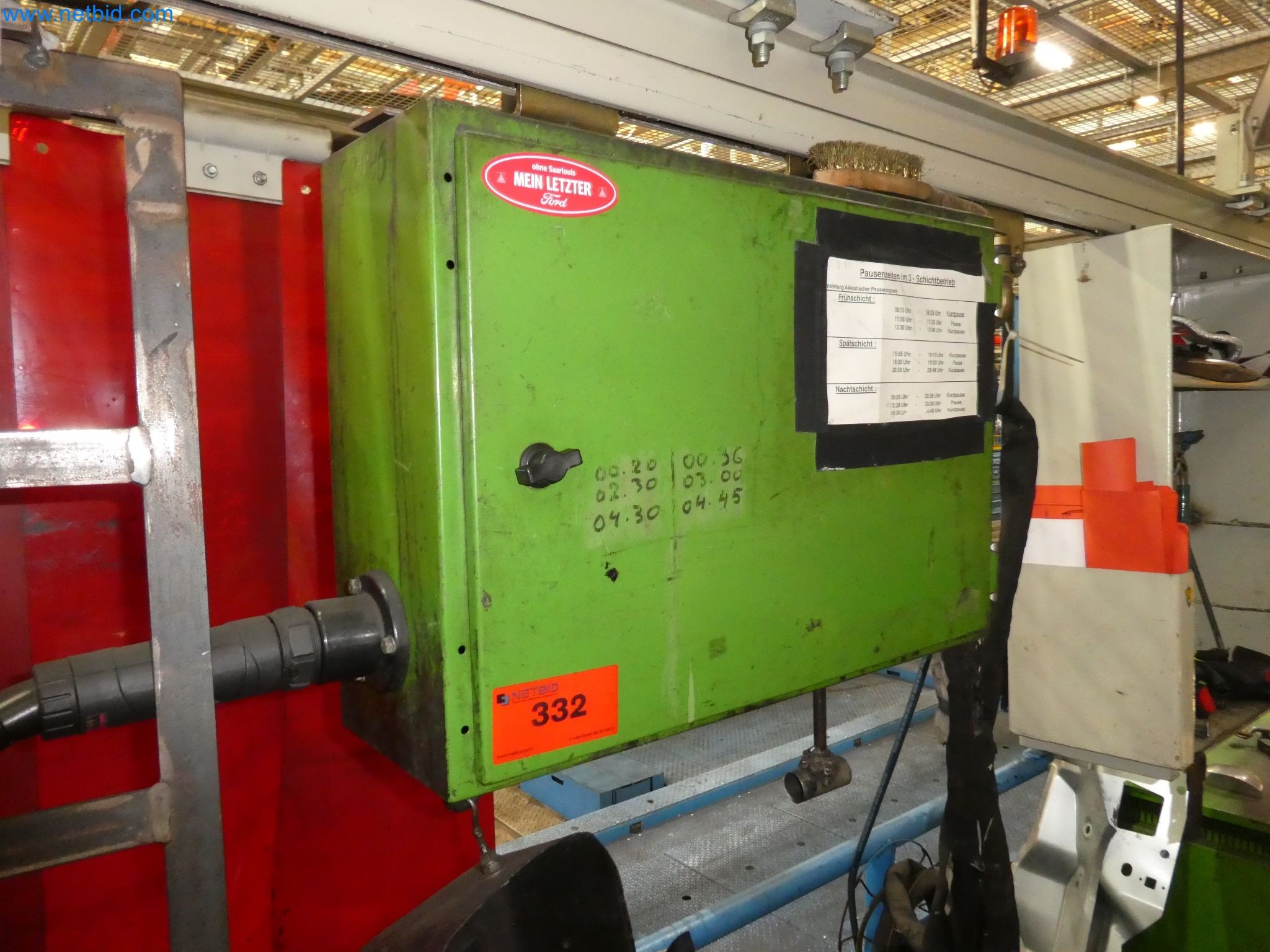 Robôs, equipamento de soldadura e acessórios de montagem da indústria automóvel-4