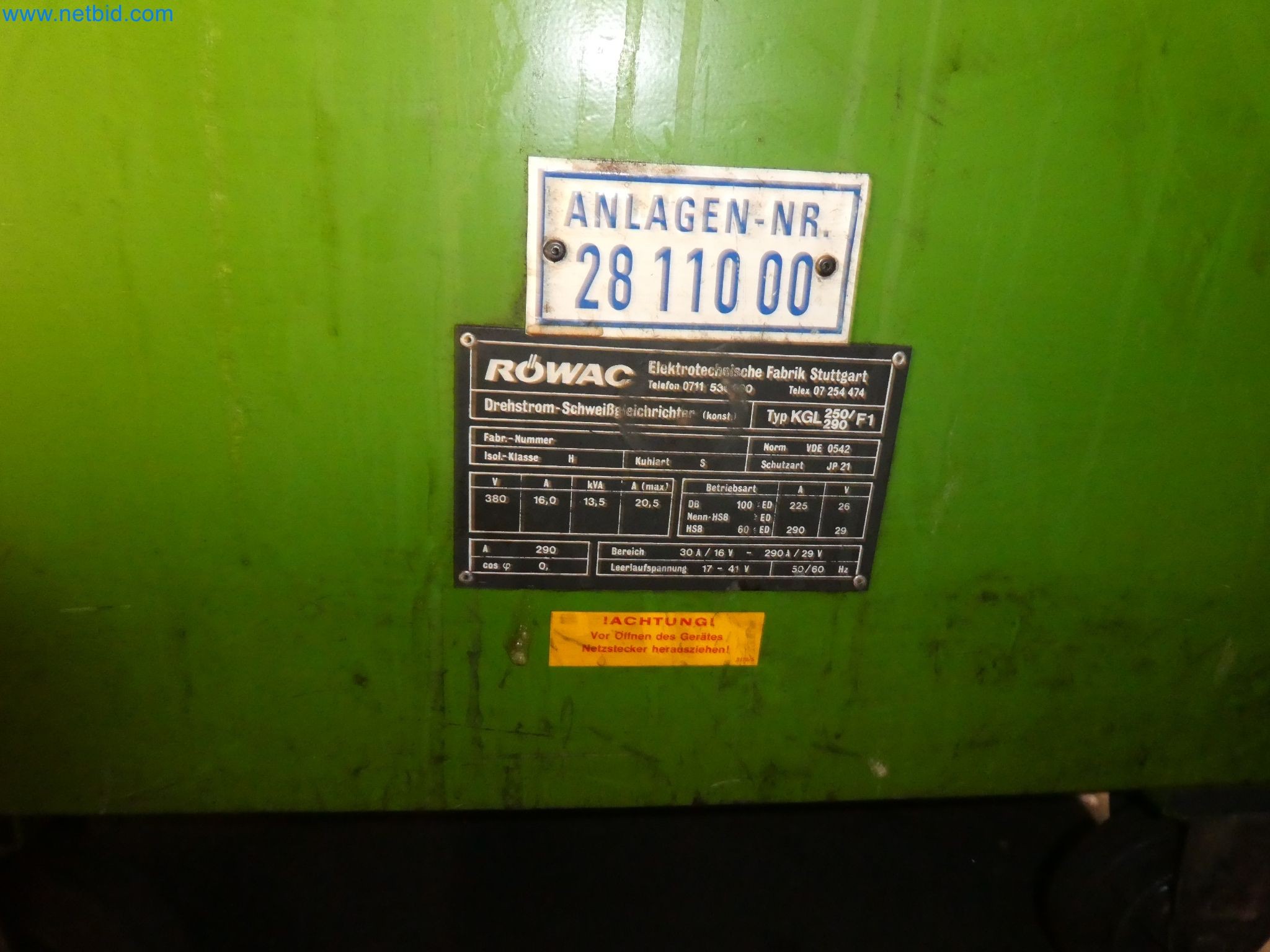 Robôs, equipamento de soldadura e acessórios de montagem da indústria automóvel-1