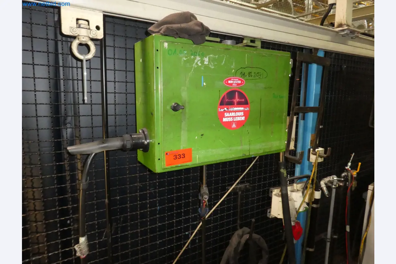 Robots, welding equipment and assembly accessories from the automotive industry-2