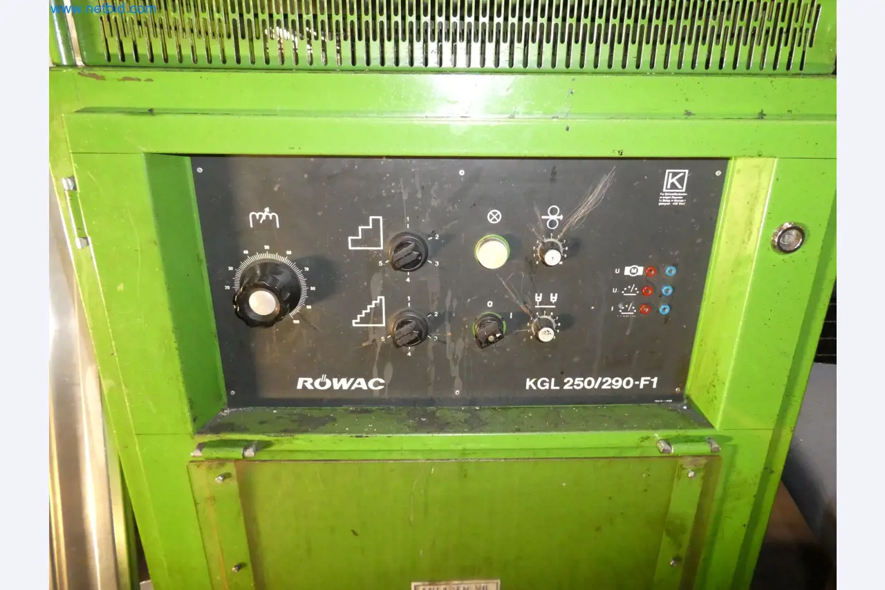 Robots, welding equipment and assembly accessories from the automotive industry-3