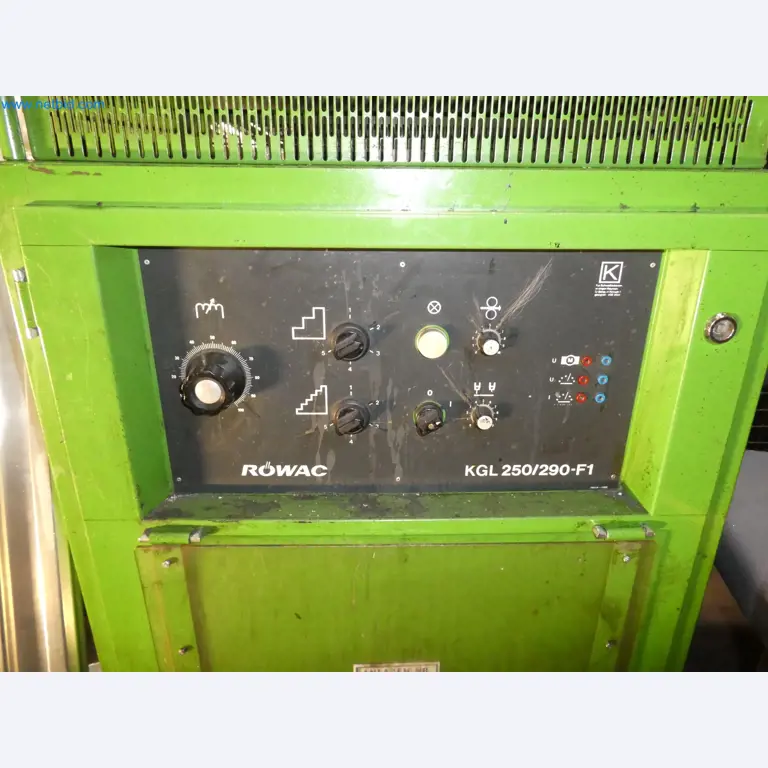 Robots, welding equipment and assembly accessories from the automotive industry-3