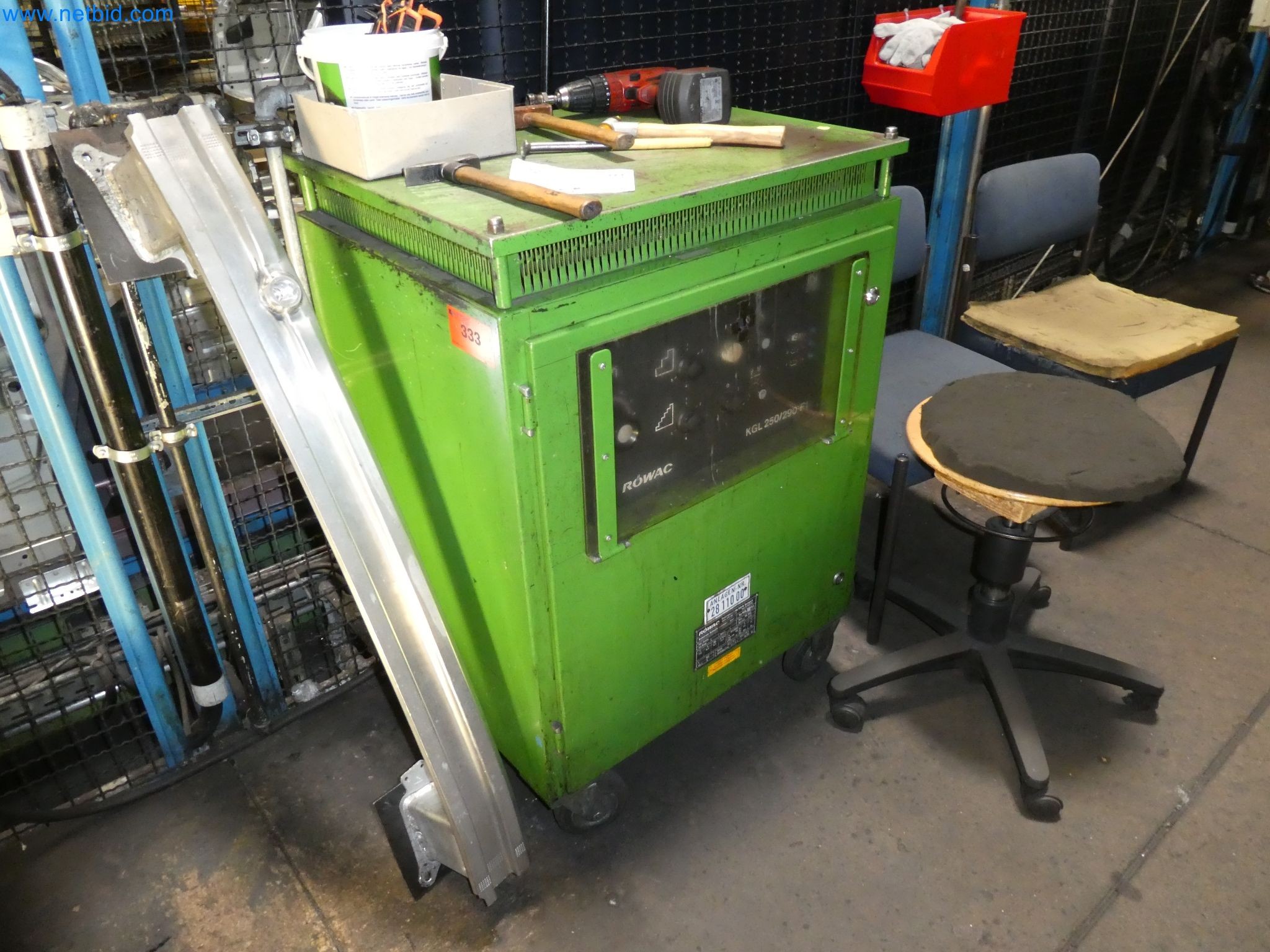 Robôs, equipamento de soldadura e acessórios de montagem da indústria automóvel-4