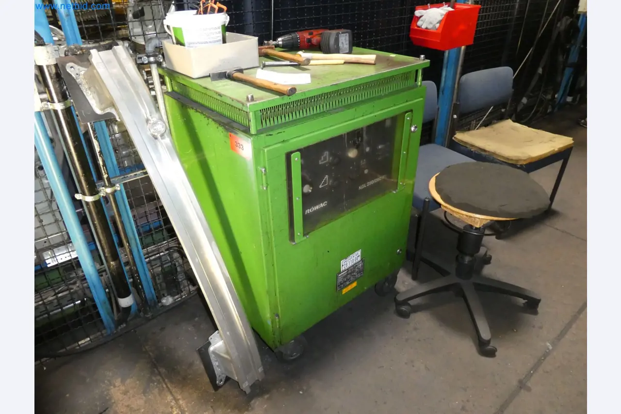 Robots, welding equipment and assembly accessories from the automotive industry-4