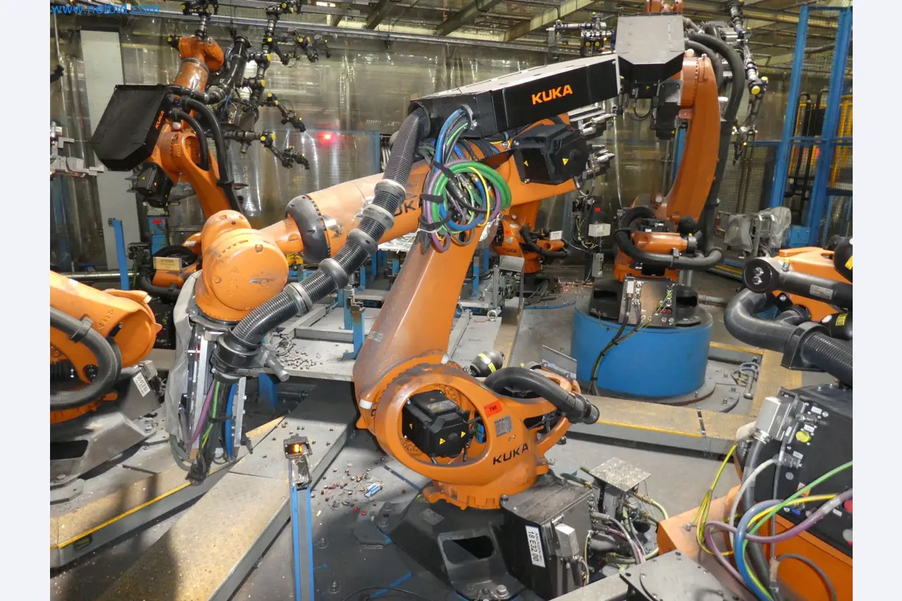 Robots, welding equipment and assembly accessories from the automotive industry-103